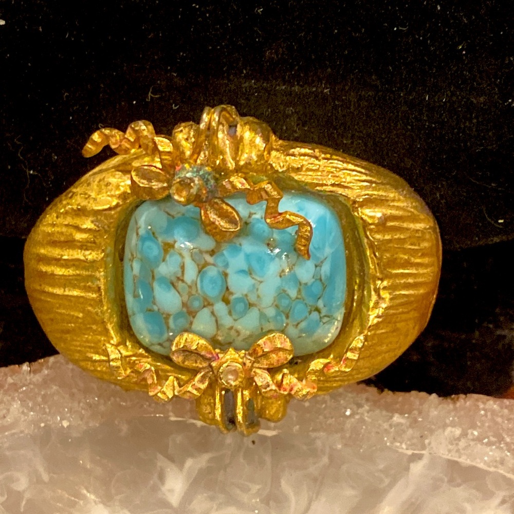 Very Vintage Brooch in Gold Tone with Trumpet Clasp. Has A Stone in Center.